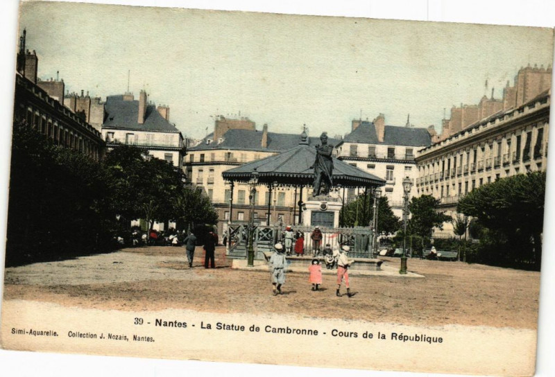 Carte postale ancienne Nantes - La Statue de Cambronne - Cours de la Republique à Nantes