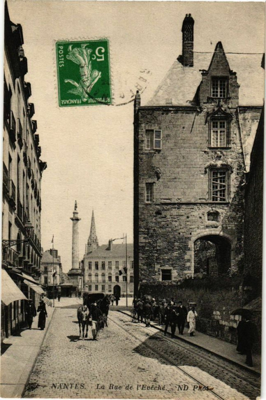 Carte postale ancienne Nantes - La Rue de l'Eveche à Nantes