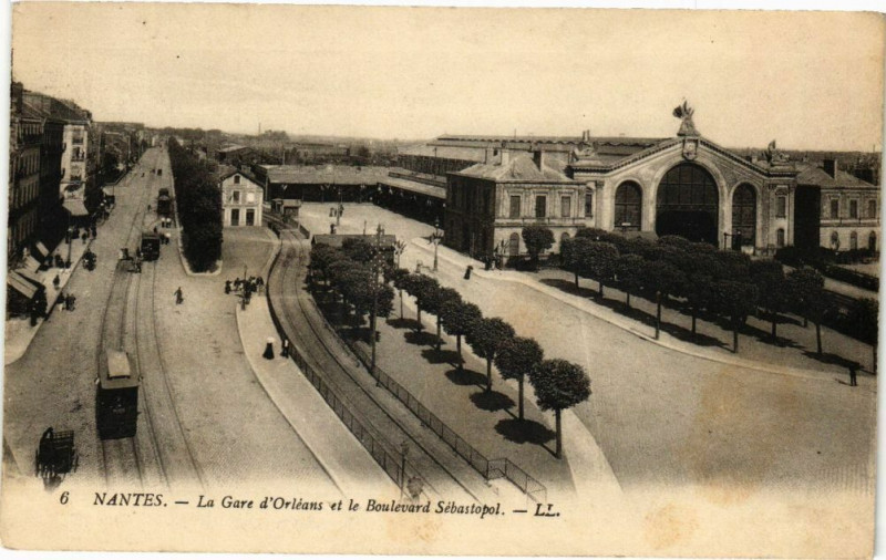 Carte postale ancienne Nantes - La Gare d'Orleans et le Boulevard Sebastopol à Nantes