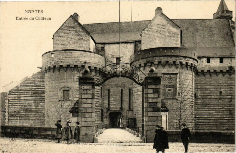 Carte postale ancienne Nantes - Entrée du Chateau à Nantes