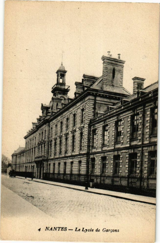 Carte postale ancienne Nantes - La Lycée de Garcons à Nantes