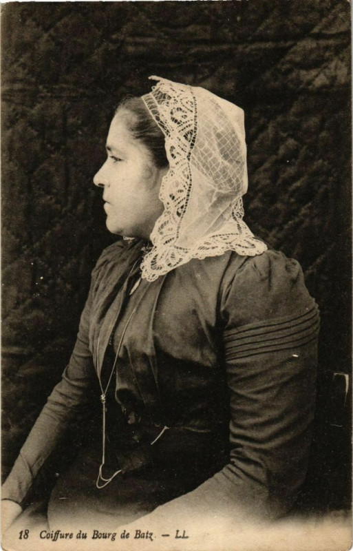 Carte postale ancienne Coiffure du Bourg-de-Batz