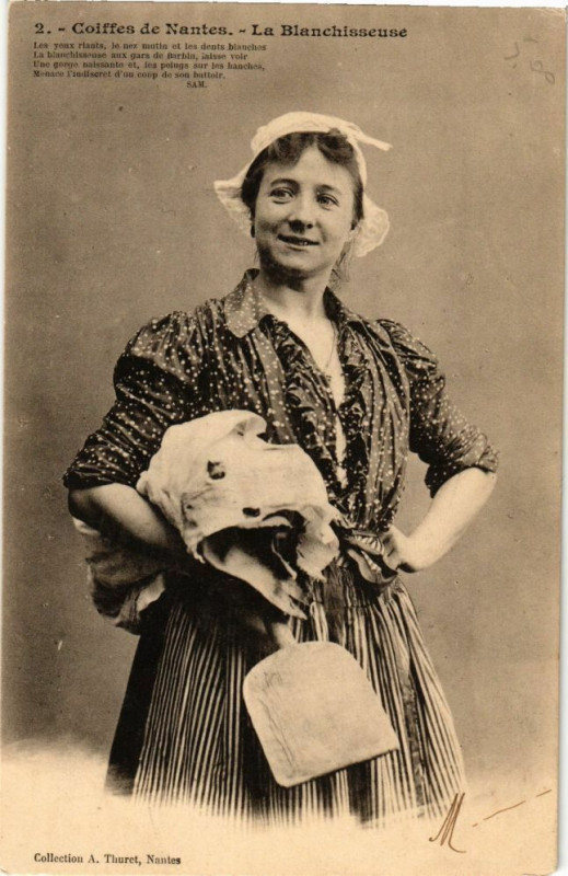 Carte postale ancienne Coiffes de Nantes - La Blanchisseuse à Nantes