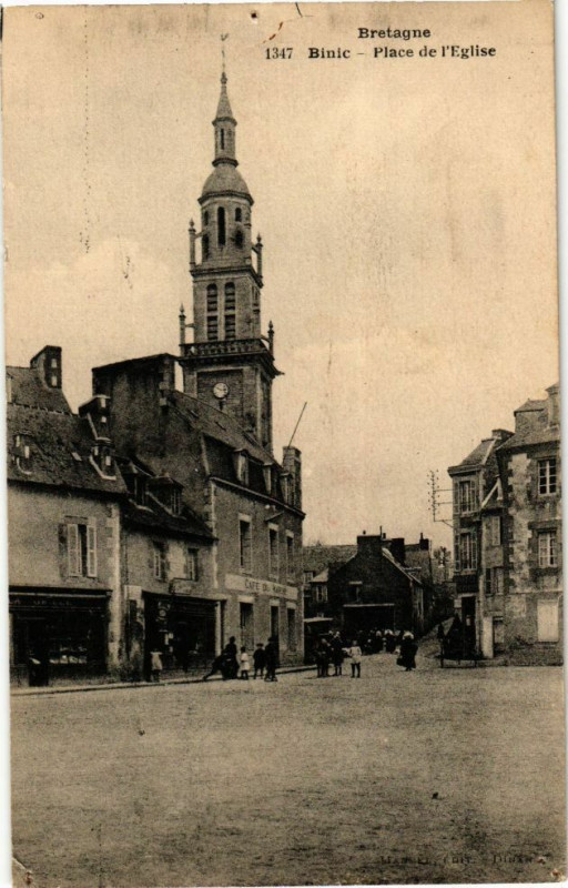 Carte postale ancienne Bretagne - Binic - Place de l'Eglise