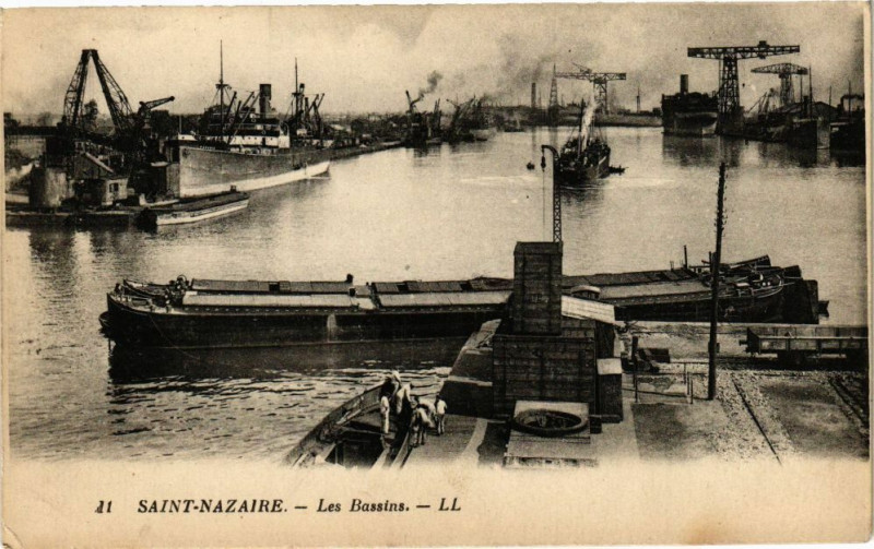 Carte postale ancienne Saint-Nazaire - Les Bassins à Saint-Nazaire