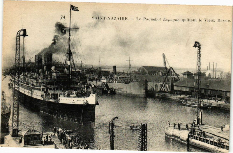 Carte postale ancienne Saint-Nazaire - Le Poquebot Espagne quillant le Vieux Bassin à Saint-Nazaire