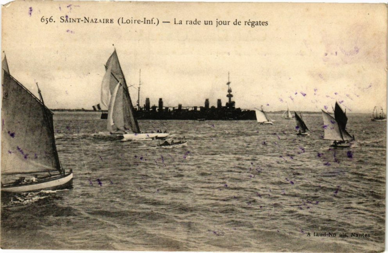 Carte postale ancienne Saint-Nazaire - La rade un jour de Regates à Saint-Nazaire