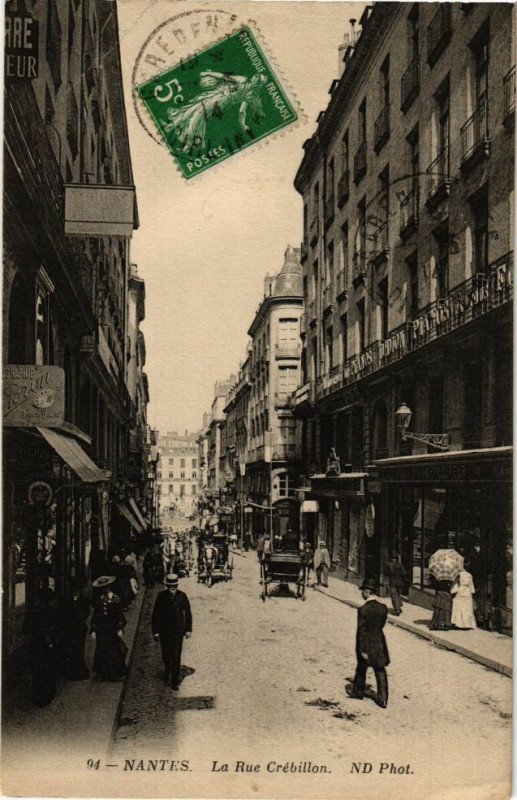 Carte postale ancienne Nantes La Rue Crebillon à Nantes