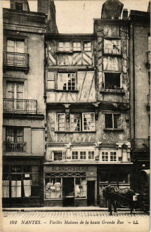Carte postale ancienne Nantes - Vieilles Maisons de la haute Grande Rue à Nantes