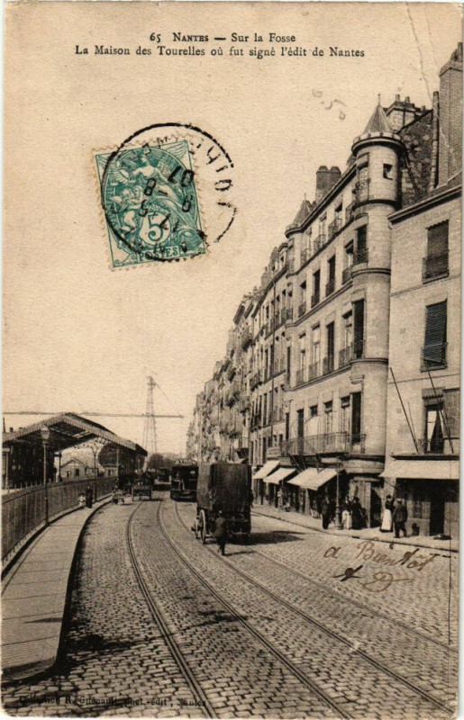 Carte postale ancienne Nantes - Sur la Fosse - La Maison des Tourelles ou fu signe de... à Nantes