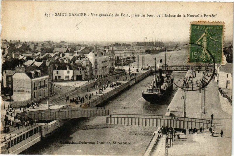Carte postale ancienne Saint-Nazaire-Vue générale du Port prise du bout de l'Ecluse de la à Saint-Nazaire