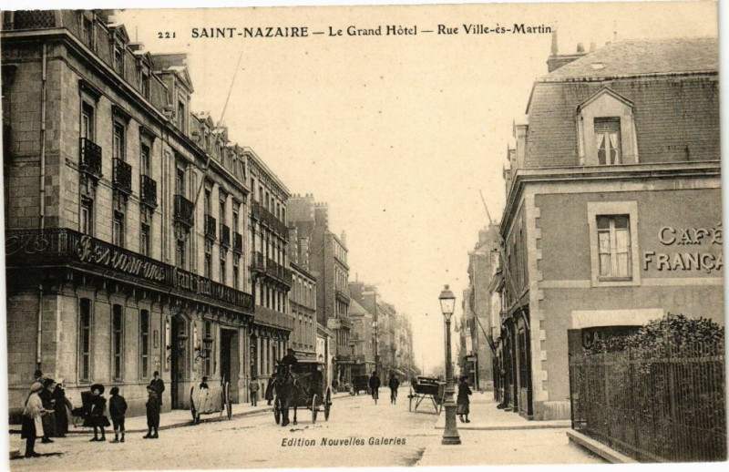 Carte postale ancienne Saint-Nazaire - Le Grand Hotel - Rue Ville-es-Martin à Saint-Nazaire