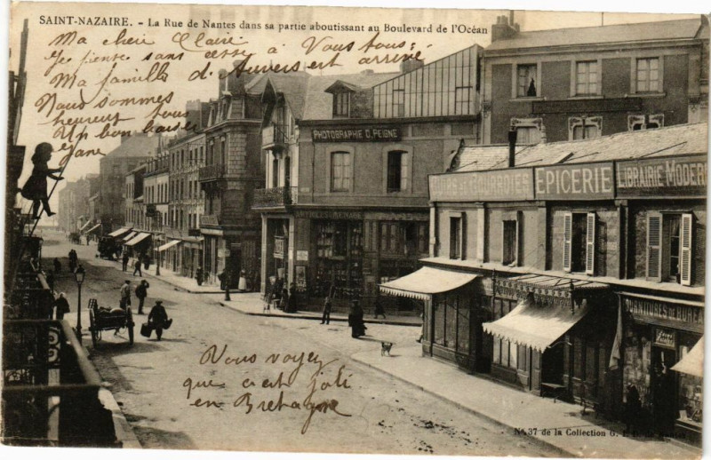 Carte postale ancienne Saint-Nazaire - La Rue de Nantes dans sa partie aboutissant au... à Saint-Nazaire