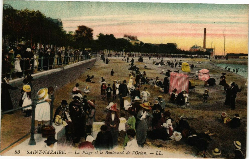 Carte postale ancienne Saint-Nazaire - La Plage et le Boulevard de l'Ocean à Saint-Nazaire