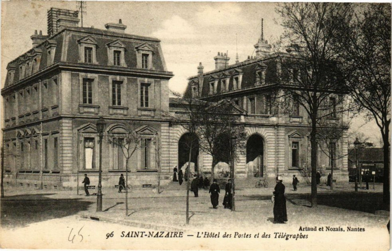 Carte postale ancienne Saint-Nazaire - L'Hotel des Postes et des Telegraphes à Saint-Nazaire