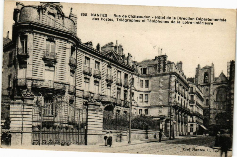 Carte postale ancienne Nantes Rue de Chateaudun Hotel de la Direction Départementale.. à Nantes