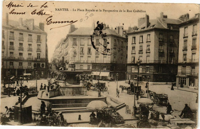 Carte postale ancienne Nantes - La Place Royale et la Perspective de la Rue Crebillon à Nantes