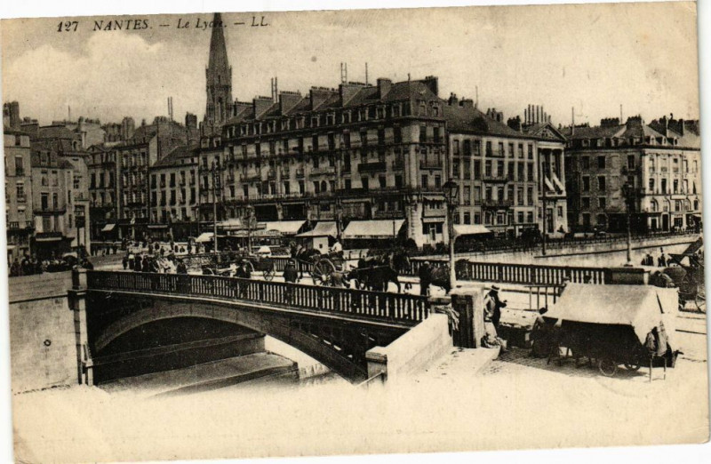 Carte postale ancienne Nantes - La Lycée à Nantes