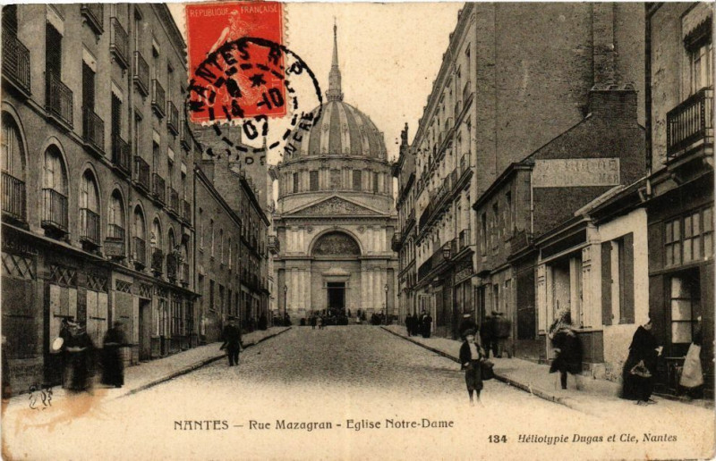 Carte postale ancienne Nantes - Rue Mazagran - Eglise Notre-Dame à Nantes