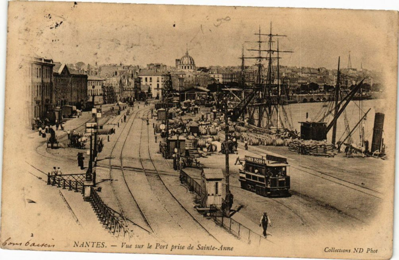 Carte postale ancienne Nantes - Vue sur le Port prise de Sainte-Anne à Nantes
