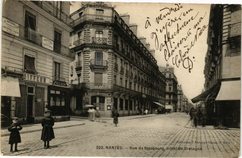 Carte postale ancienne Nantes - Rue de Stasbourg Hotel de Bretagne à Nantes