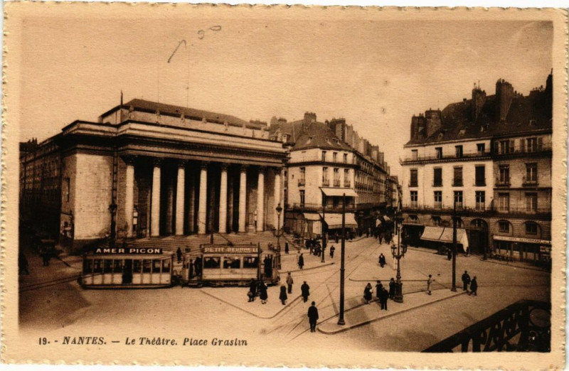 Carte postale ancienne Nantes - Le Theatre. Place Grasisn à Nantes