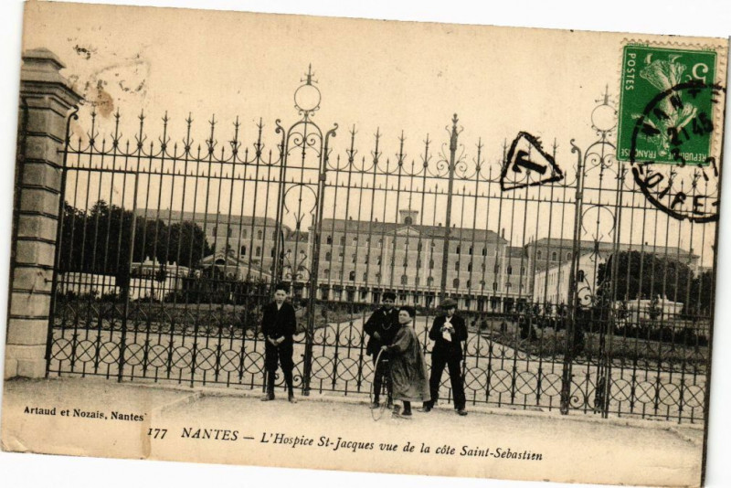 Carte postale ancienne Nantes - L'Hospice Saint-Jacques vue de la Cote Saint-Sebastian à Nantes