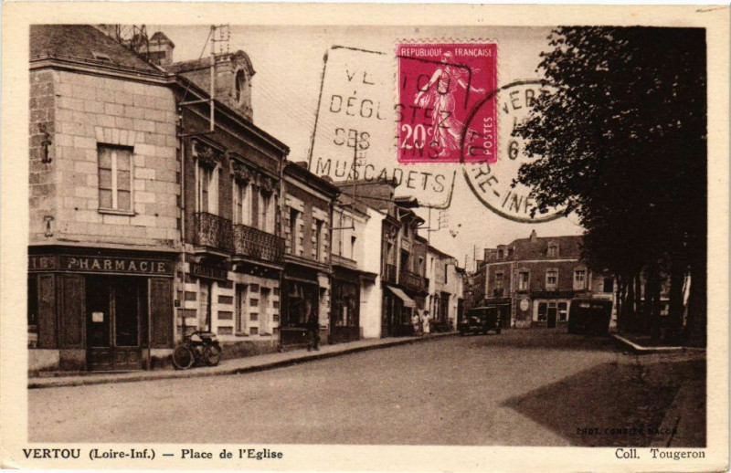 Carte postale ancienne Vertou-Place de I'Eglise à Vertou