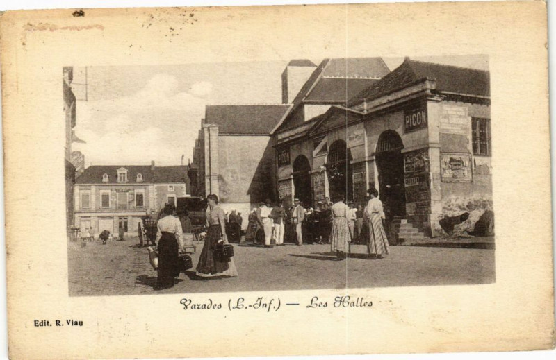 Carte postale ancienne Varades-Les Halles