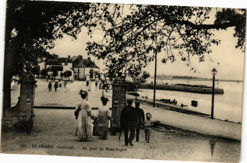 Carte postale ancienne Le Croisic - au pied du Mont Esprit au Croisic