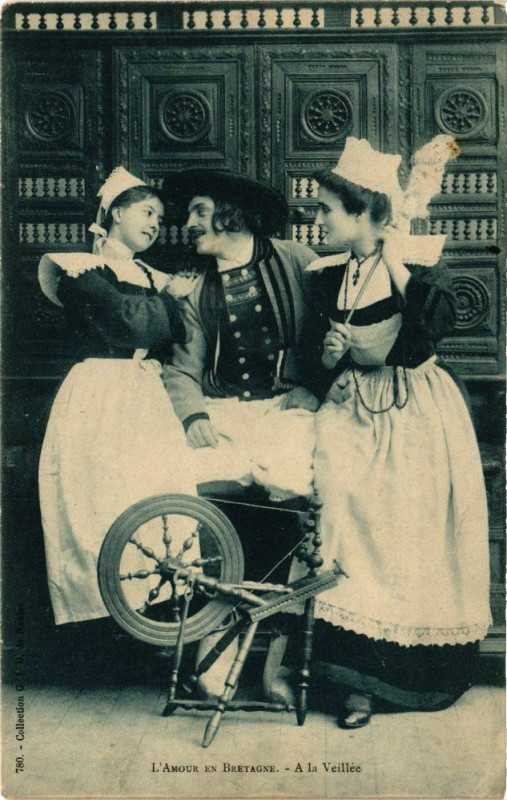 Carte postale ancienne L'Amour en Bretagne-A la Veillée