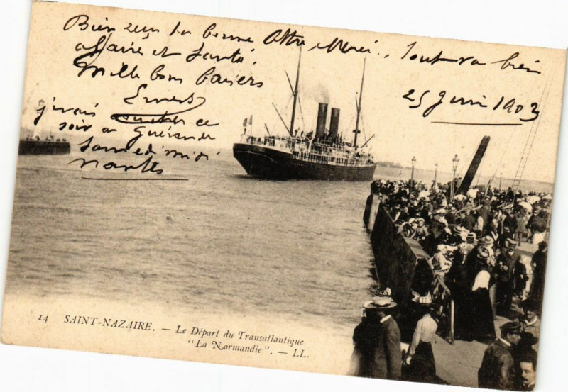 Carte postale ancienne Saint-Nazaire-Le Départ du Transatlantique à Saint-Nazaire