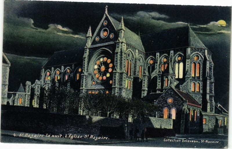 Carte postale ancienne Saint-Nazaire-la nuit-L'Eglise Saint-Nazaire à Saint-Nazaire