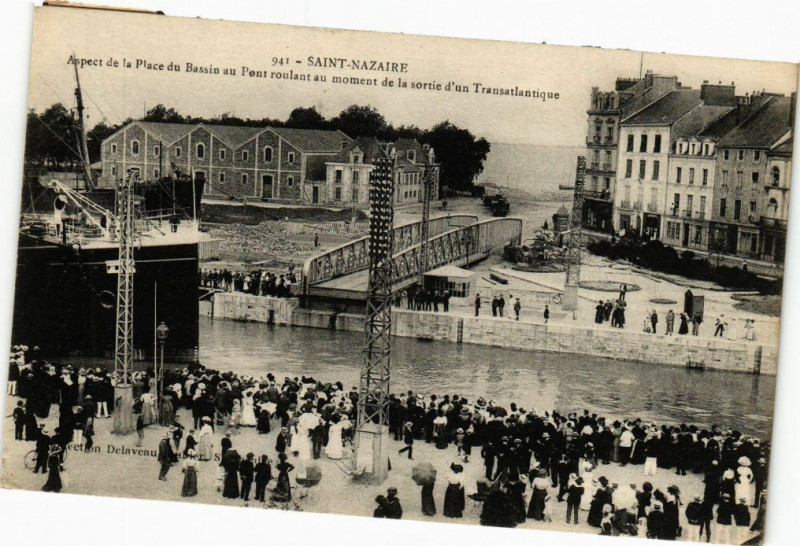 Carte postale ancienne Saint-Nazaire-Aspect de la Bassin au Pont roulant au moment à Saint-Nazaire