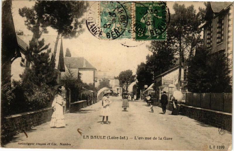 Carte postale ancienne La Baule-L av nue de la Gare