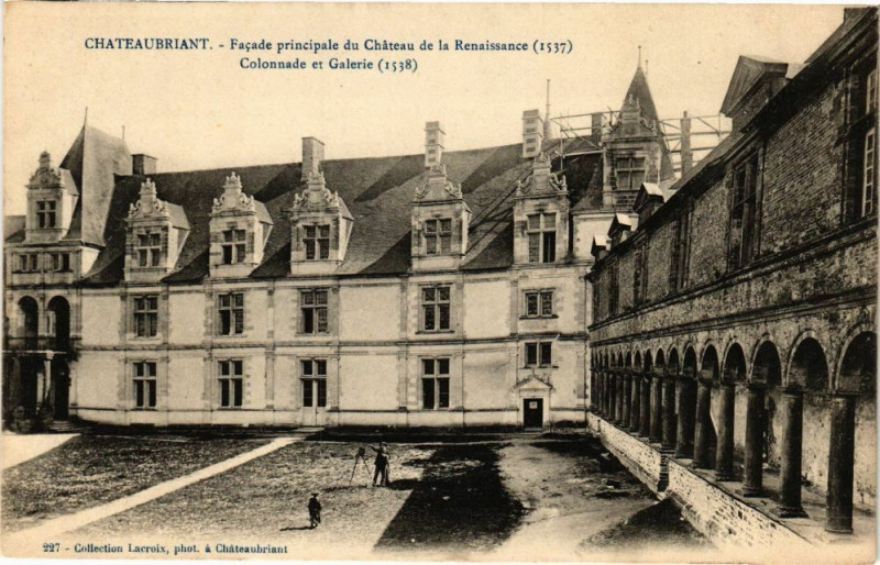 Carte postale ancienne Chateaubriant-Facade pricipale du Chateau de la Renaissance à Châteaubriant
