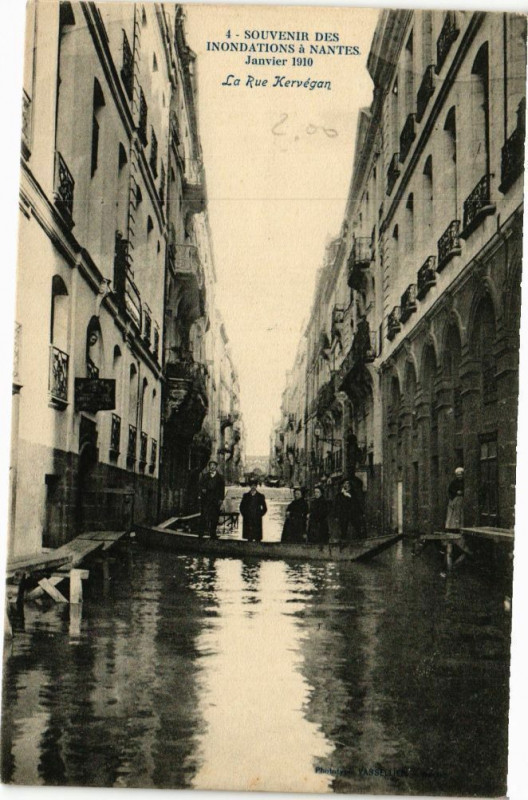 Carte postale ancienne Souvenir des Innondations a Nantes Janvier 1910 - La Rue Kervegan à Nantes