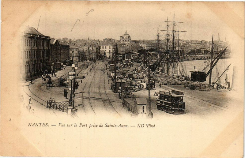 Carte postale ancienne Nantes - Vue sur le Port prise de Sainte-Anne à Nantes