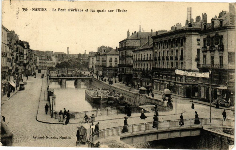 Carte postale ancienne Nantes - Le Pont d'Orleans et les quais sur l'Erdre à Nantes