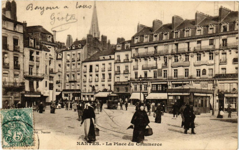 Carte postale ancienne Nantes - La Place du Commerce à Nantes