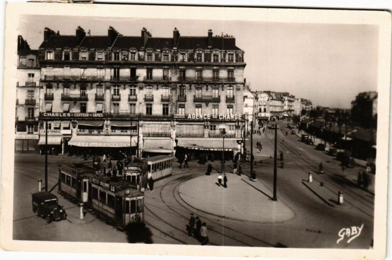 Carte postale ancienne Nantes - La Place du Commerce à Nantes