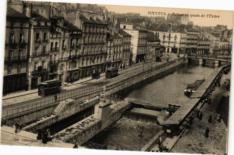 Carte postale ancienne Nantes - Ecluse et quais de l'Erdre à Nantes