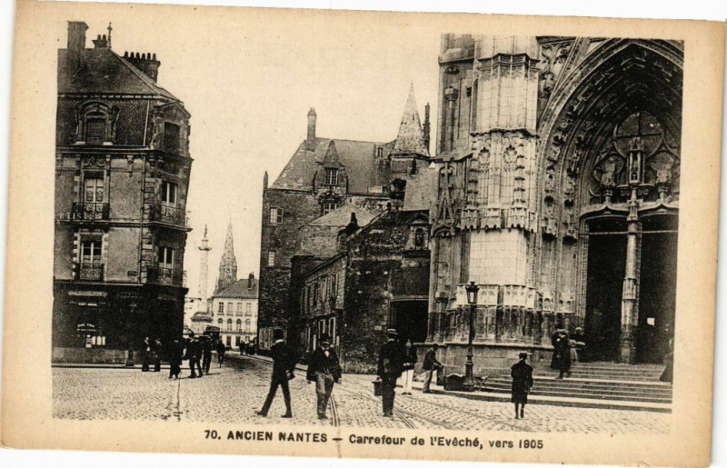 Carte postale ancienne Ancien Nantes - Carrefour de l'Eveche vers 1905 à Nantes