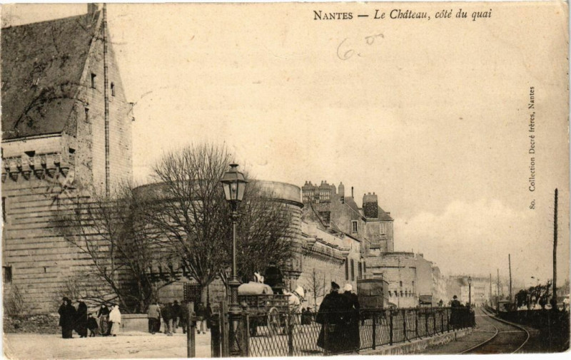 Carte postale ancienne Nantes - Le Chateau cote du quai à Nantes