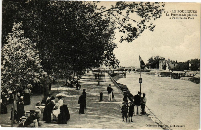 Carte postale ancienne Le Pouliguen - La Promenade plantée a l'entrée du Port au Pouliguen