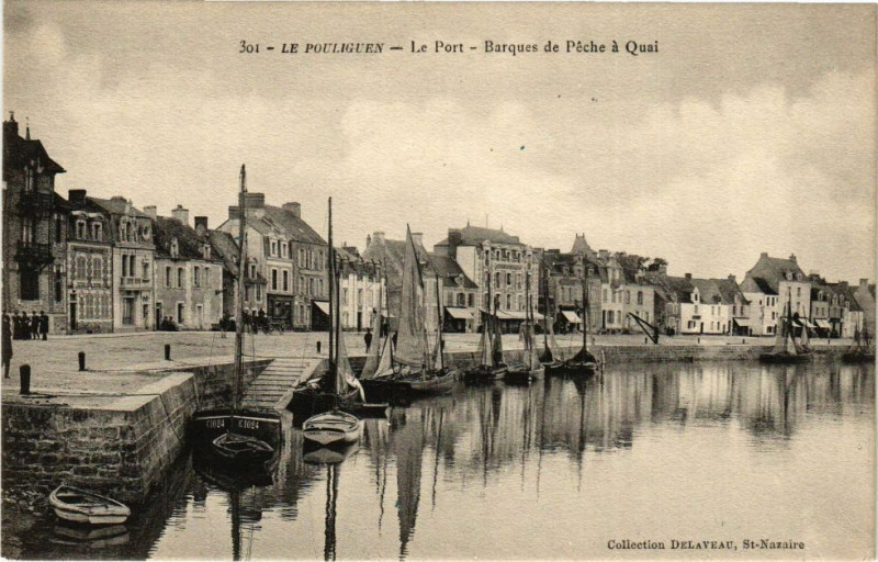 Carte postale ancienne Le Pouliguen - Le Port - Barque de Peche a Quai au Pouliguen