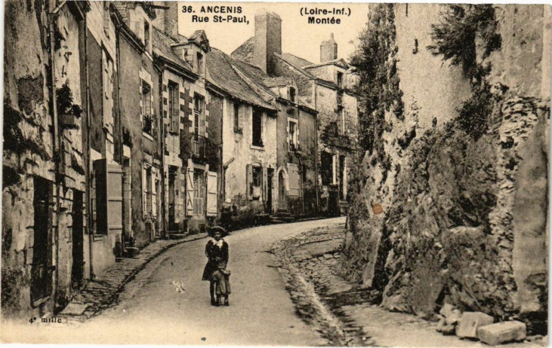 Carte postale ancienne Ancenis - Rue Saint-Paul - Montée