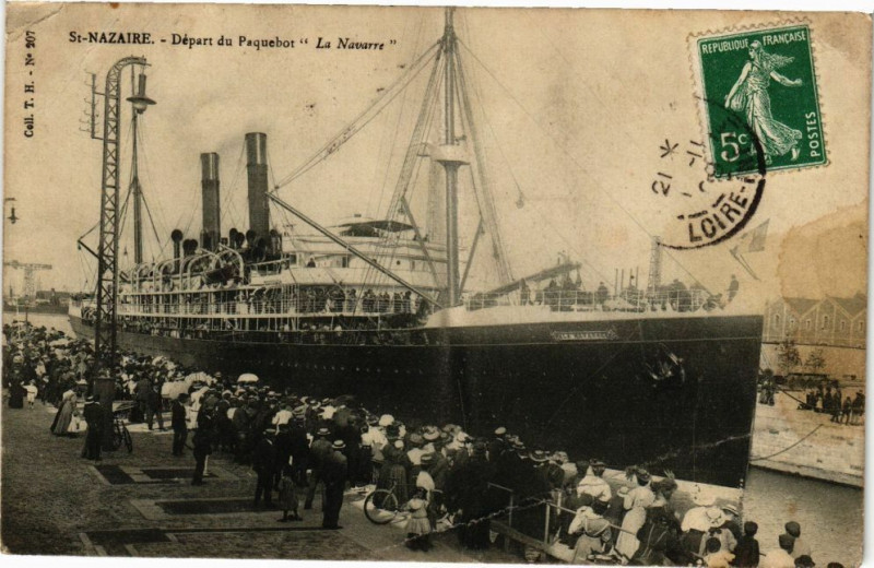 Carte postale ancienne Saint-Nazaire - Départ du Paquebot La Navarre à Saint-Nazaire