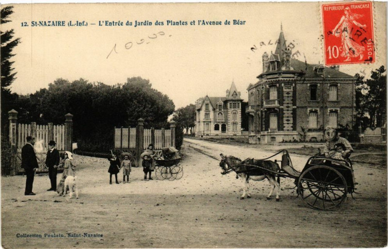 Carte postale ancienne Saint-Nazaire - L'Entrée du Jardin des Plantes et l'Avenue.. à Saint-Nazaire