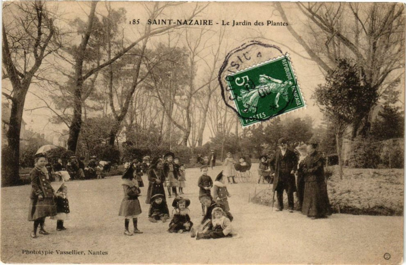 Carte postale ancienne Saint-Nazaire - Le Jardin des Plantes à Saint-Nazaire